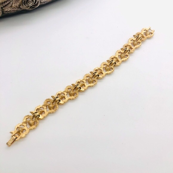 Vintage CROWN TRIFARI pink rhinestone Bracelet 💖 - Picture 8 of 17